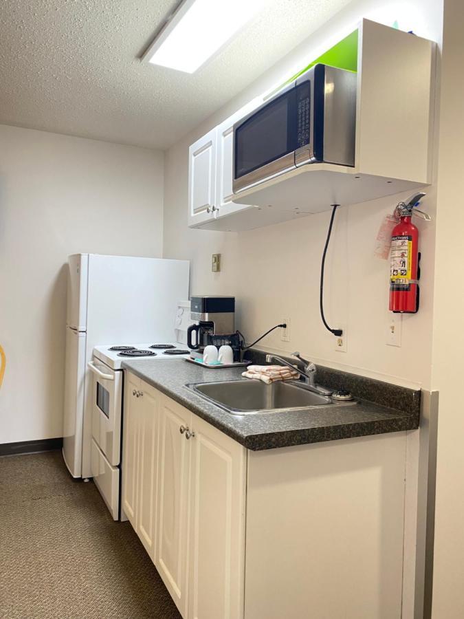 Hillview Motel Vanderhoof Екстер'єр фото