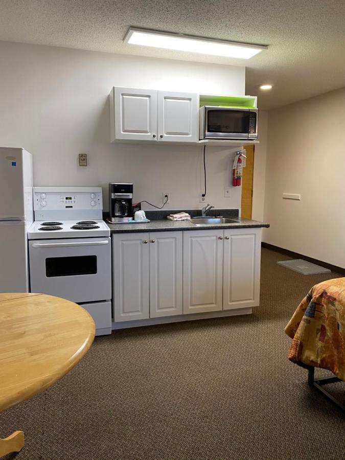 Hillview Motel Vanderhoof Екстер'єр фото