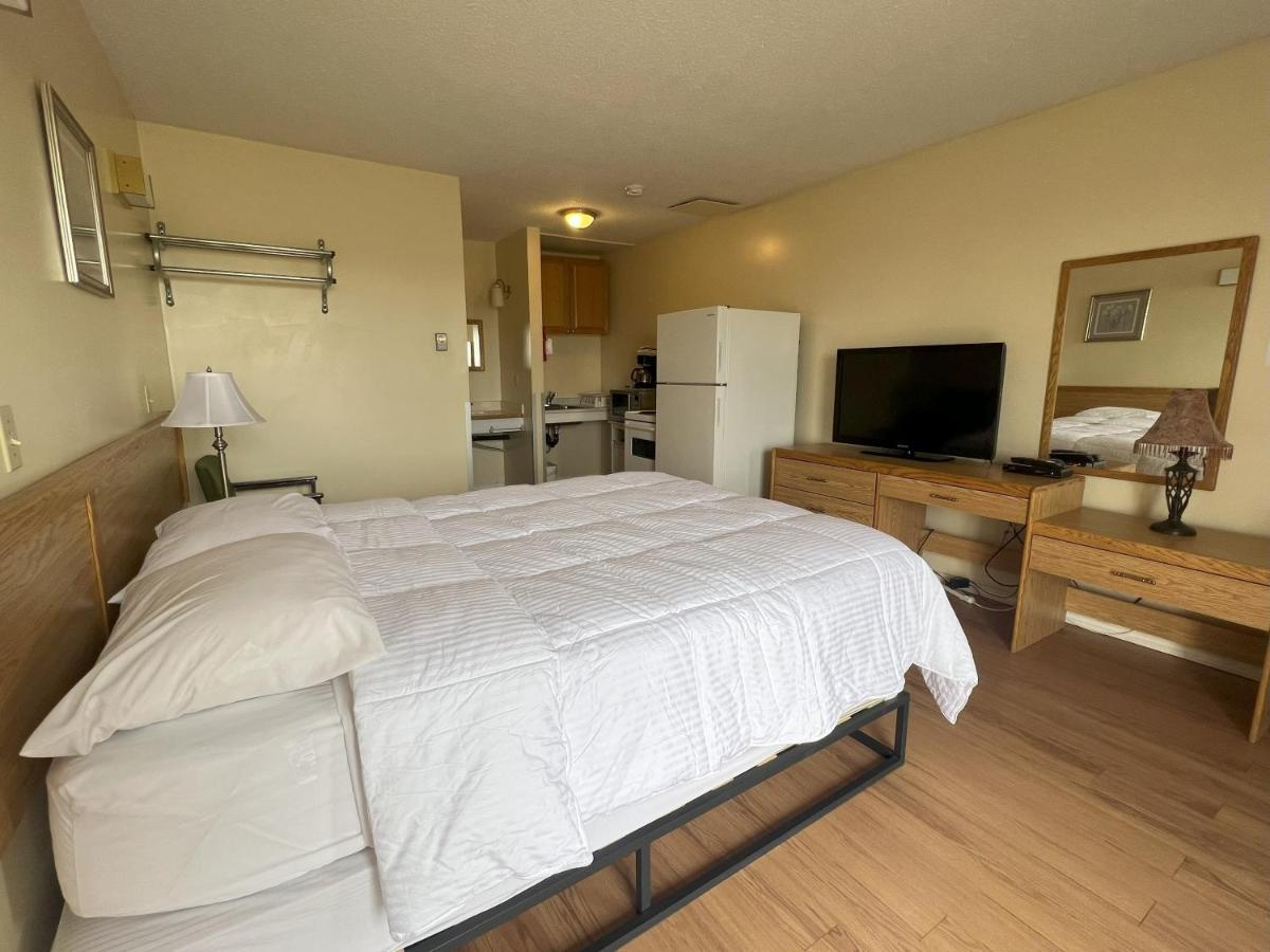 Hillview Motel Vanderhoof Екстер'єр фото