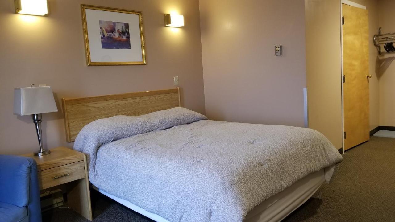 Hillview Motel Vanderhoof Екстер'єр фото
