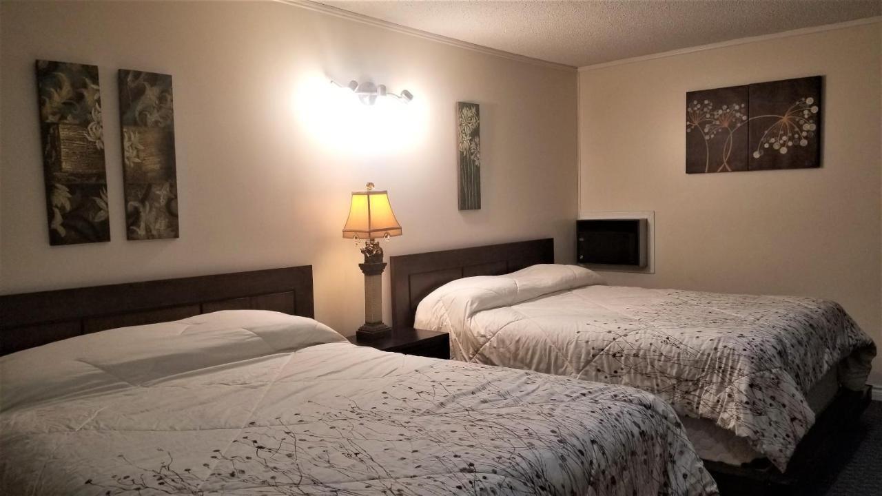Hillview Motel Vanderhoof Екстер'єр фото